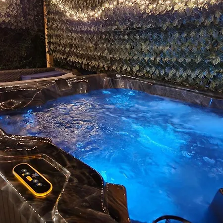 King Beds Hot Tub Arcade Gas Grill Firepit Winston Villa