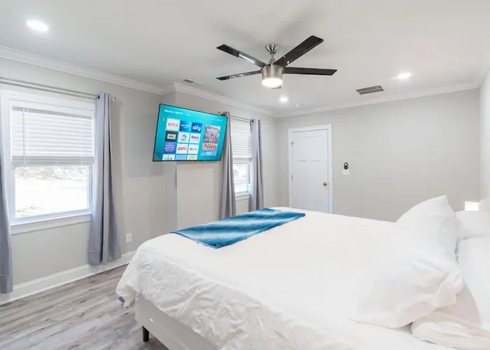 Holiday home King Beds Hot Tub Arcade Gas Grill Firepit Winston-Salem